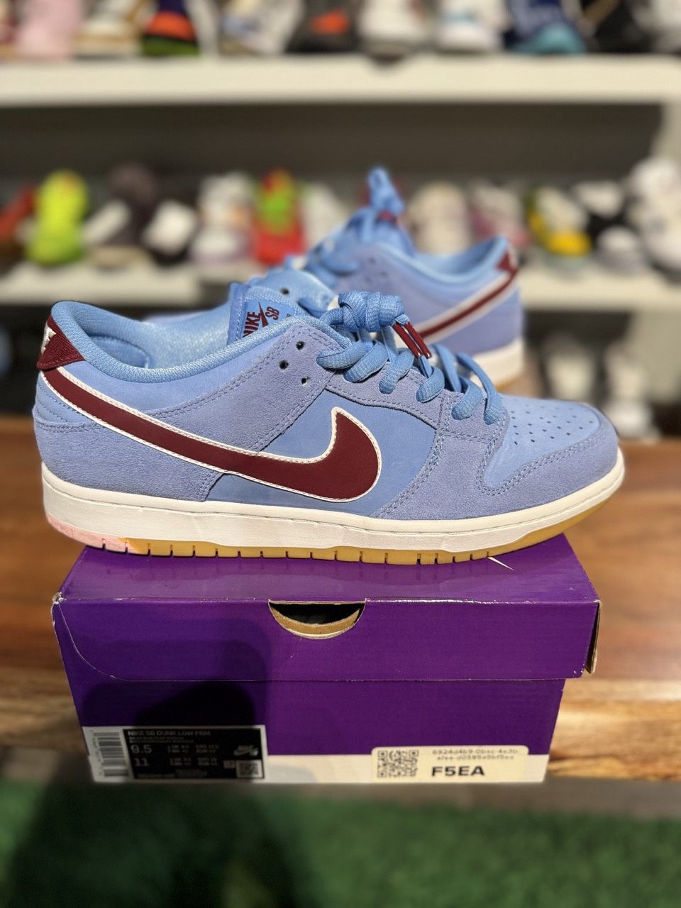 Nike SB Dunk Low Philadelphia Phillies • Pre-Owned, Product Condition: Pre-Owned, Shoe Size: US M 9.5