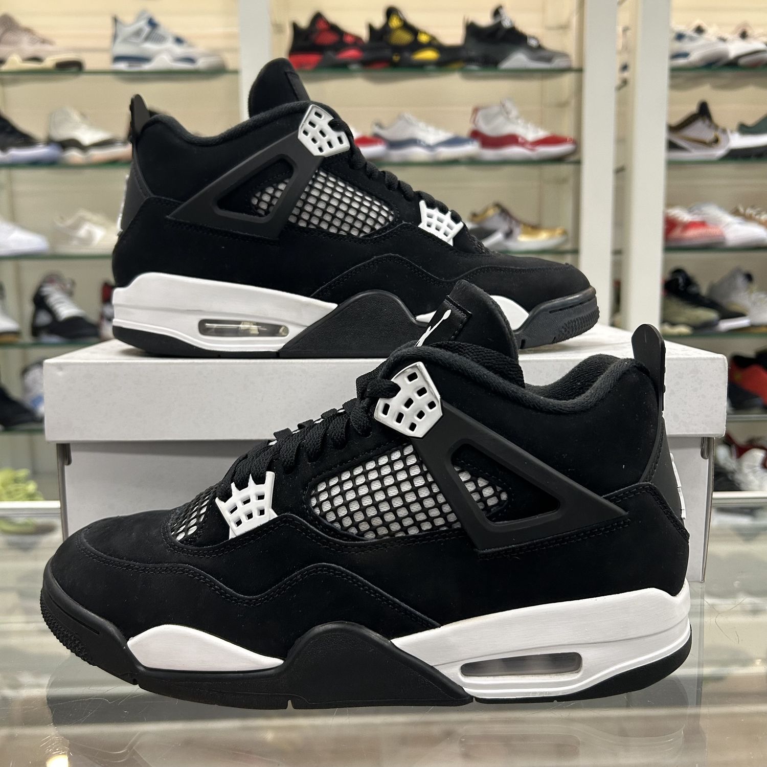 Jordan 4 Retro White Thunder • Pre-Owned, Product Condition: Pre-Owned, Shoe Size: US M 10