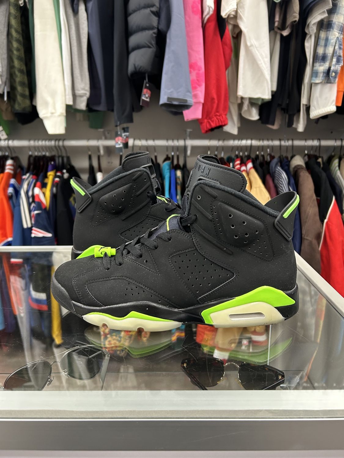 Jordan 6 Retro Electric Green • Pre-Owned