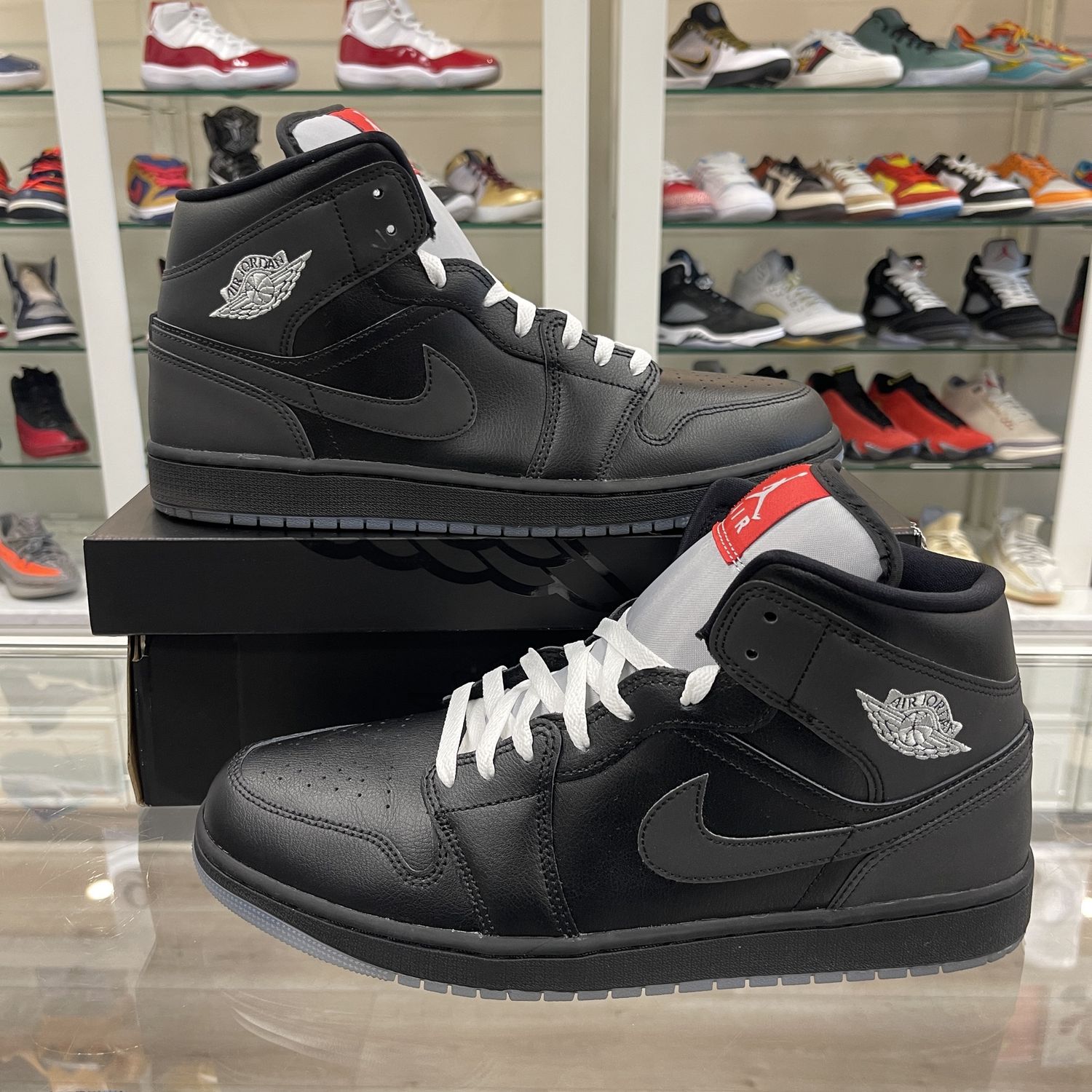 Jordan 1 Mid SE Black Metallic Reimagined - Pre-Owned, Product Condition: Pre-Owned, Shoe Size: US M 13