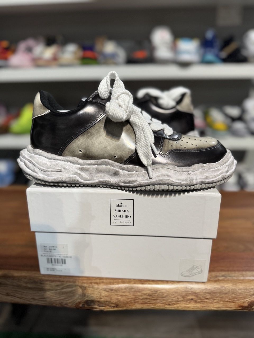 Maison Mihara Yasuhiro Wayne OG Sole Brush Off Leather Low - Pre-Owned, Product Condition: Pre-Owned, Shoe Size: US M 9
