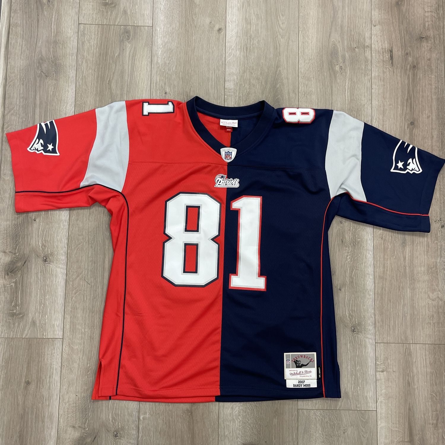 Men&#39;s Randy Moss Red/Navy New England Patriots 2007 Split Legacy Replica Player Jersey - Pre-Owned, Clothing Size: XL, Product Condition: Pre-Owned