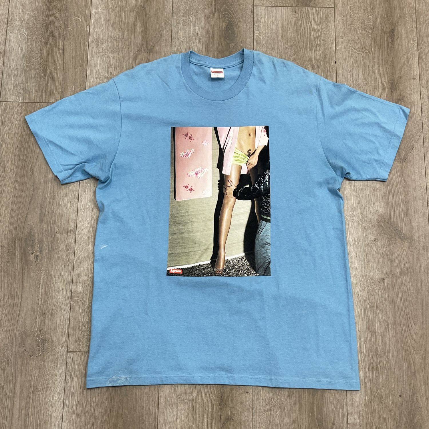 Supreme Model Tee Light Slate - Pre-Owned, Clothing Size: L, Product Condition: Pre-Owned