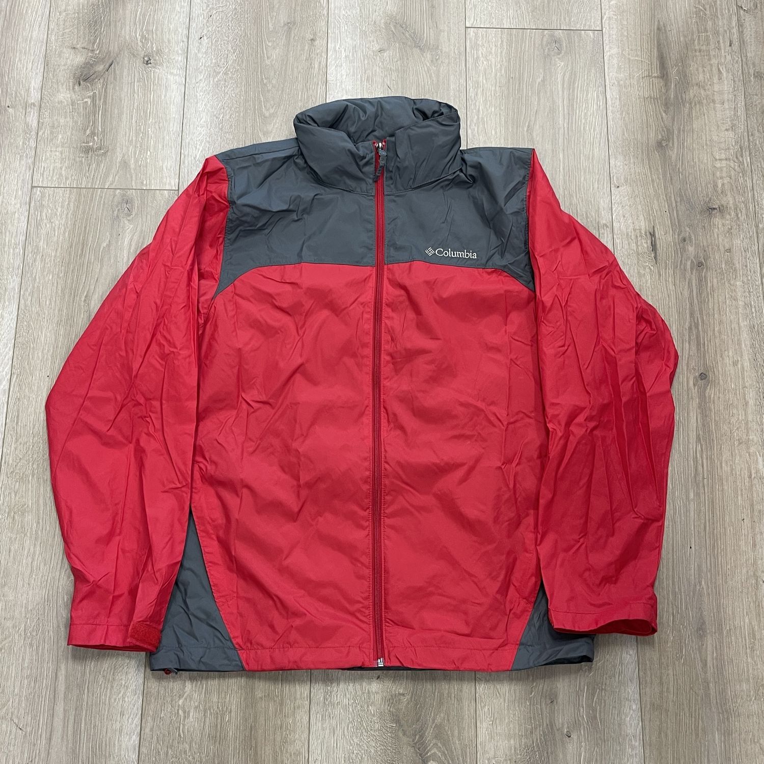 Columbia Red Gray Jacket - Pre-Owned, Clothing Size: M, Product Condition: Pre-Owned