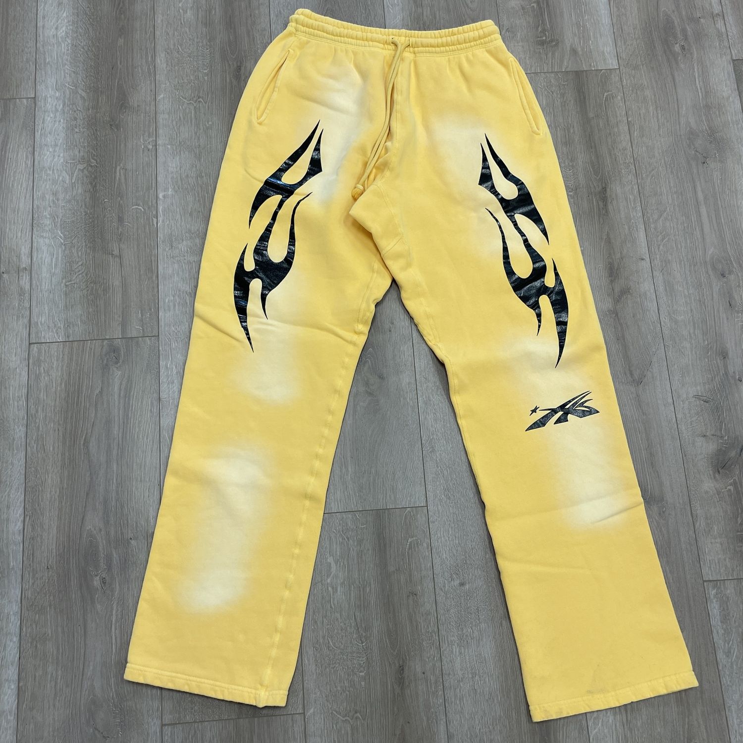 SS24 Hellstar Logo Sweatpants Yellow - Pre-Owned, Clothing Size: L, Product Condition: Pre-Owned
