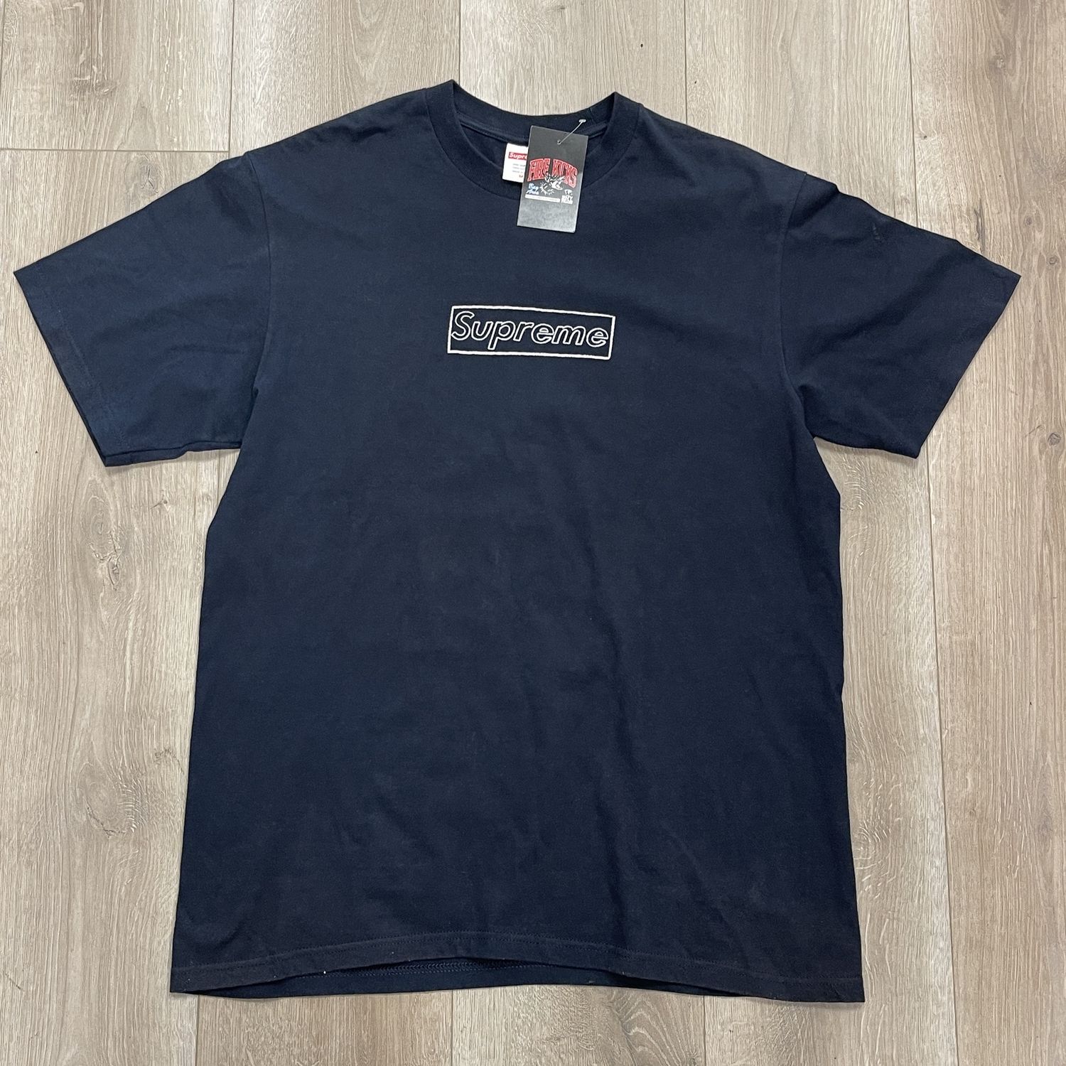 Supreme KAWS Chalk Logo Tee -Pre-Owned, Clothing Size: M, Product Condition: Pre-Owned