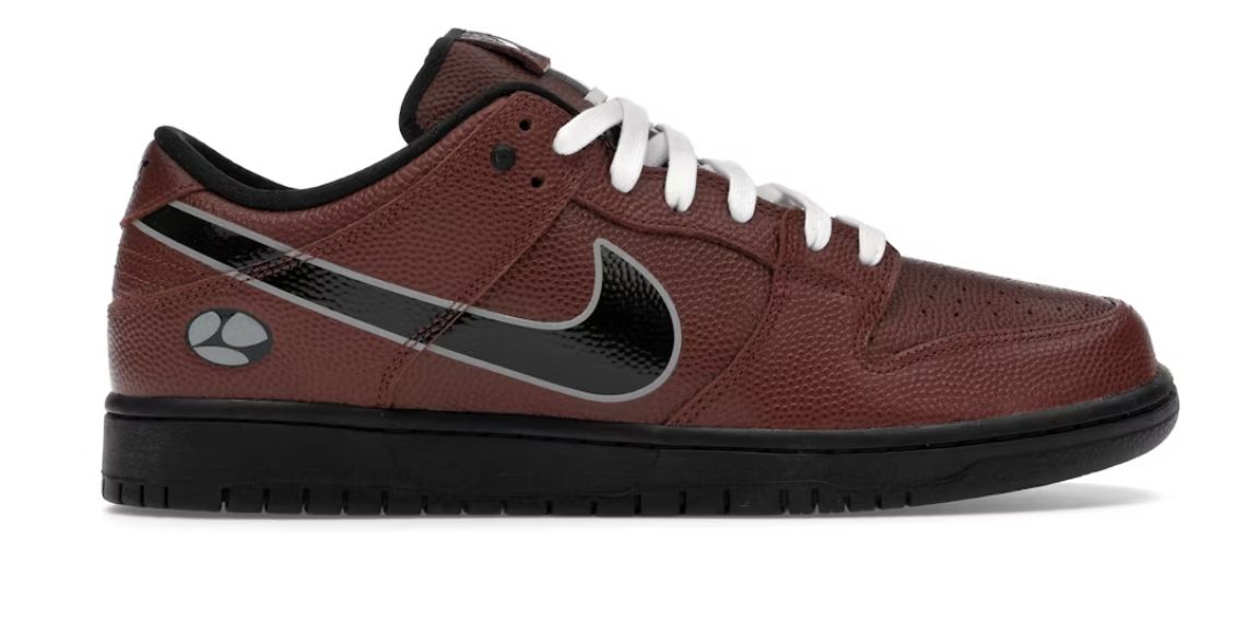 Nike SB Dunk Low Limosine Skateboards - Brand New