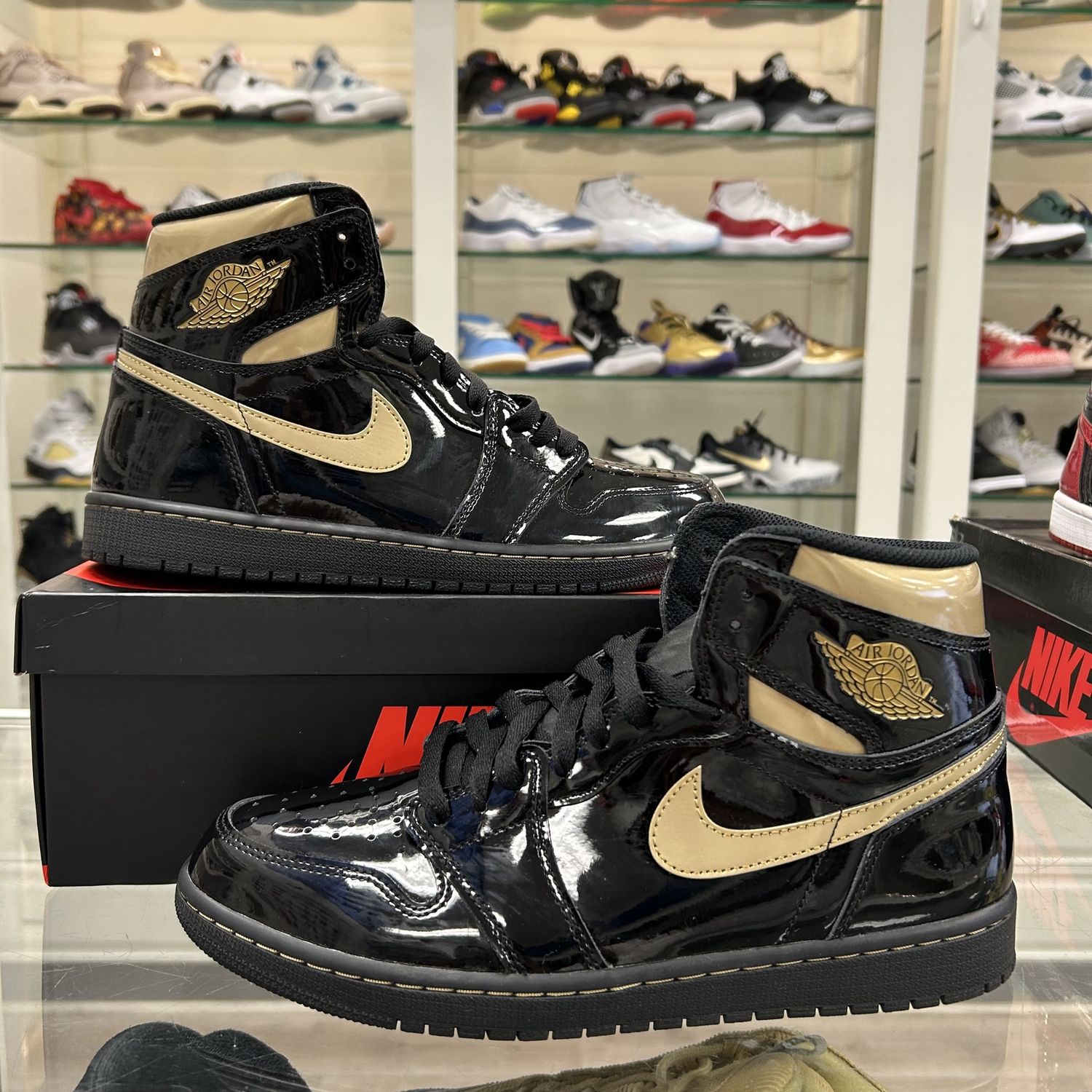 Jordan 1 Retro High Black Metallic Gold (2020) • Pre-Owned, Product Condition: Pre-Owned, Shoe Size: US M 10.5