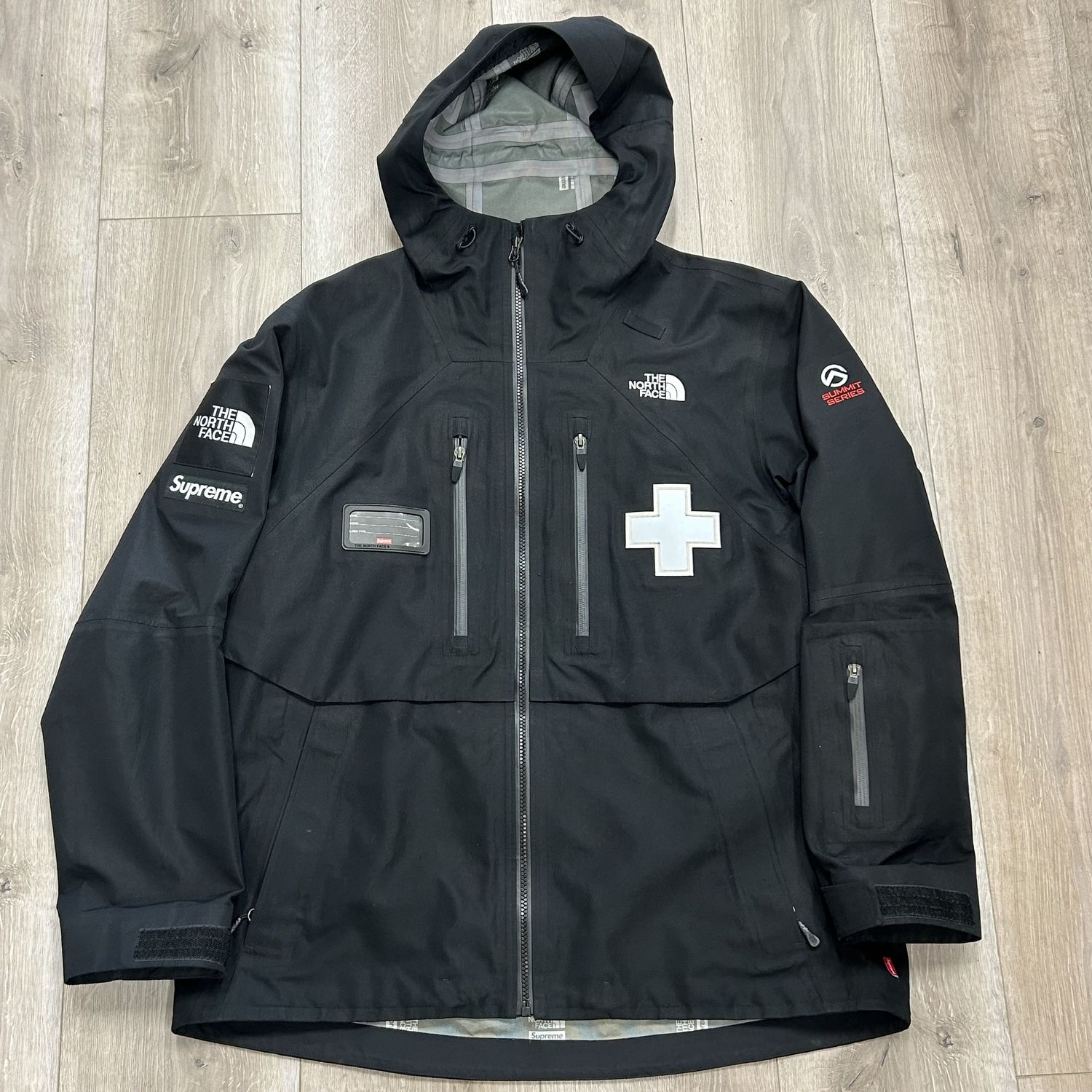 Supreme The North Face Summit Series Rescue Mountain Pro Jacket Black - Pre-Owned, Clothing Size: L, Product Condition: Pre-Owned