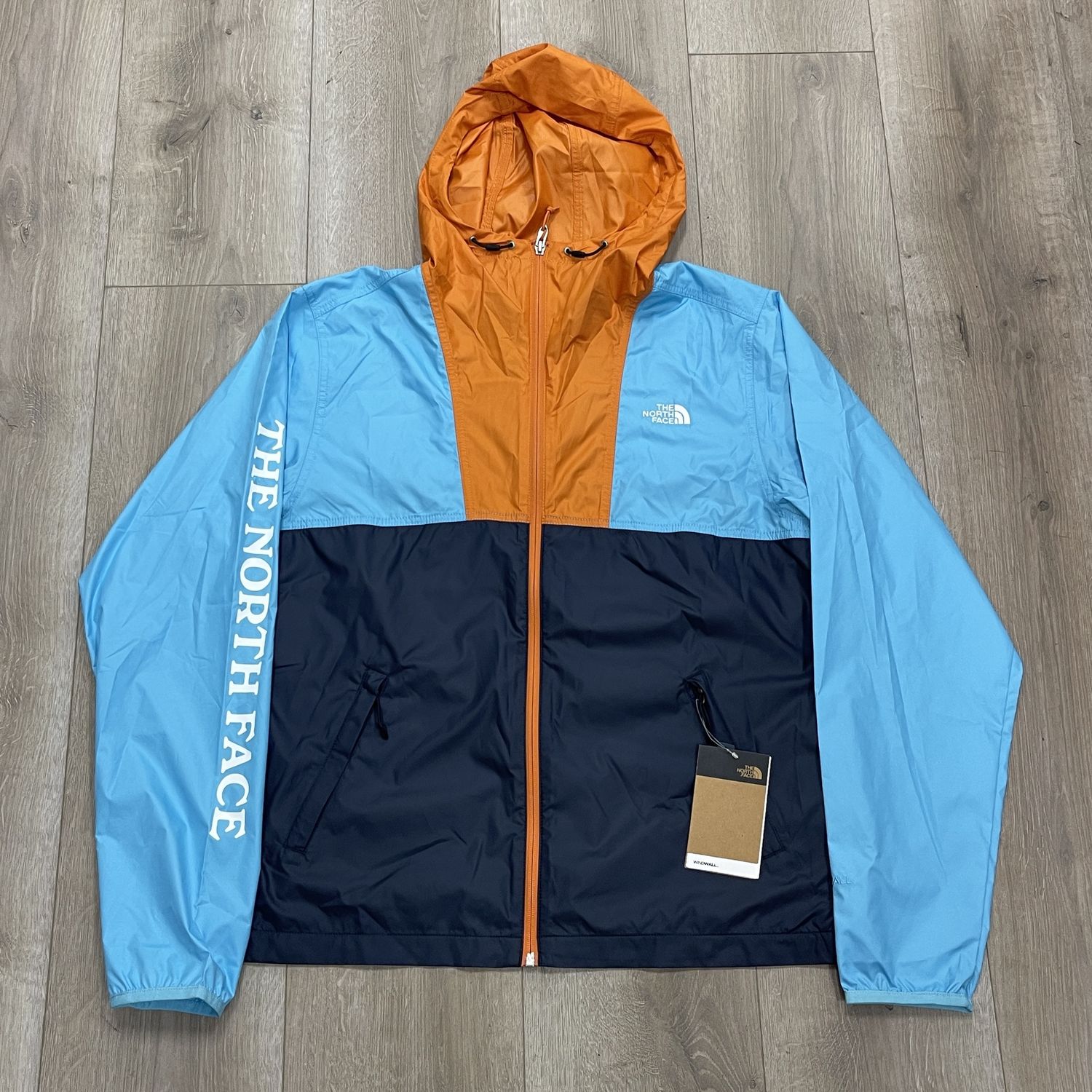 The North Face Men&#39;s Cyclone Wind Jacket - New, Clothing Size: M, Product Condition: Brand New