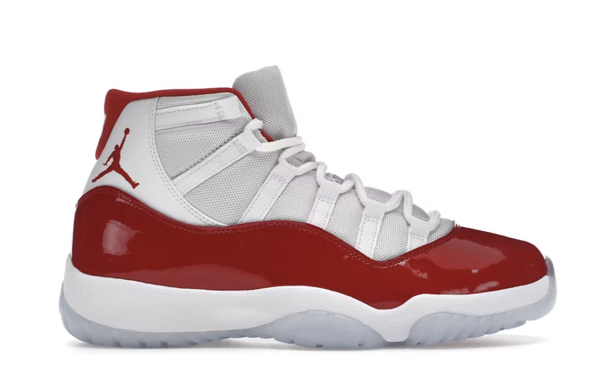 Jordan 11 Retro Cherry (2022) NO BOX • Pre-Owned