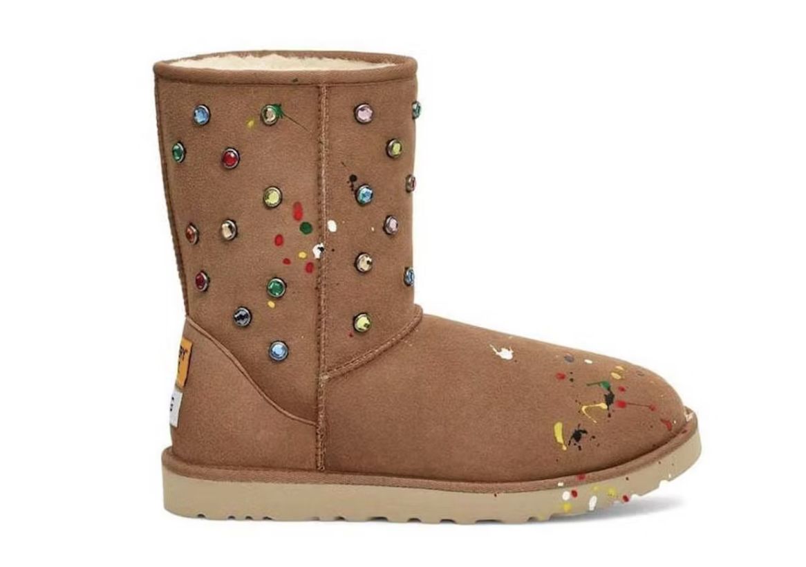 UGG Classic Short Boot Gallery Dept. Chestnut • Pre-Owned