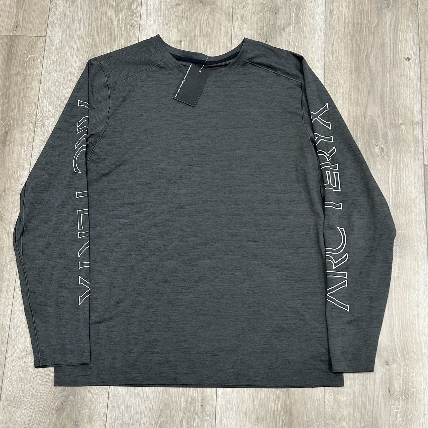 Arc&#39;teryx Grey Longsleeve Grey/White - Pre-Owned, Clothing Size: L, Product Condition: Pre-Owned