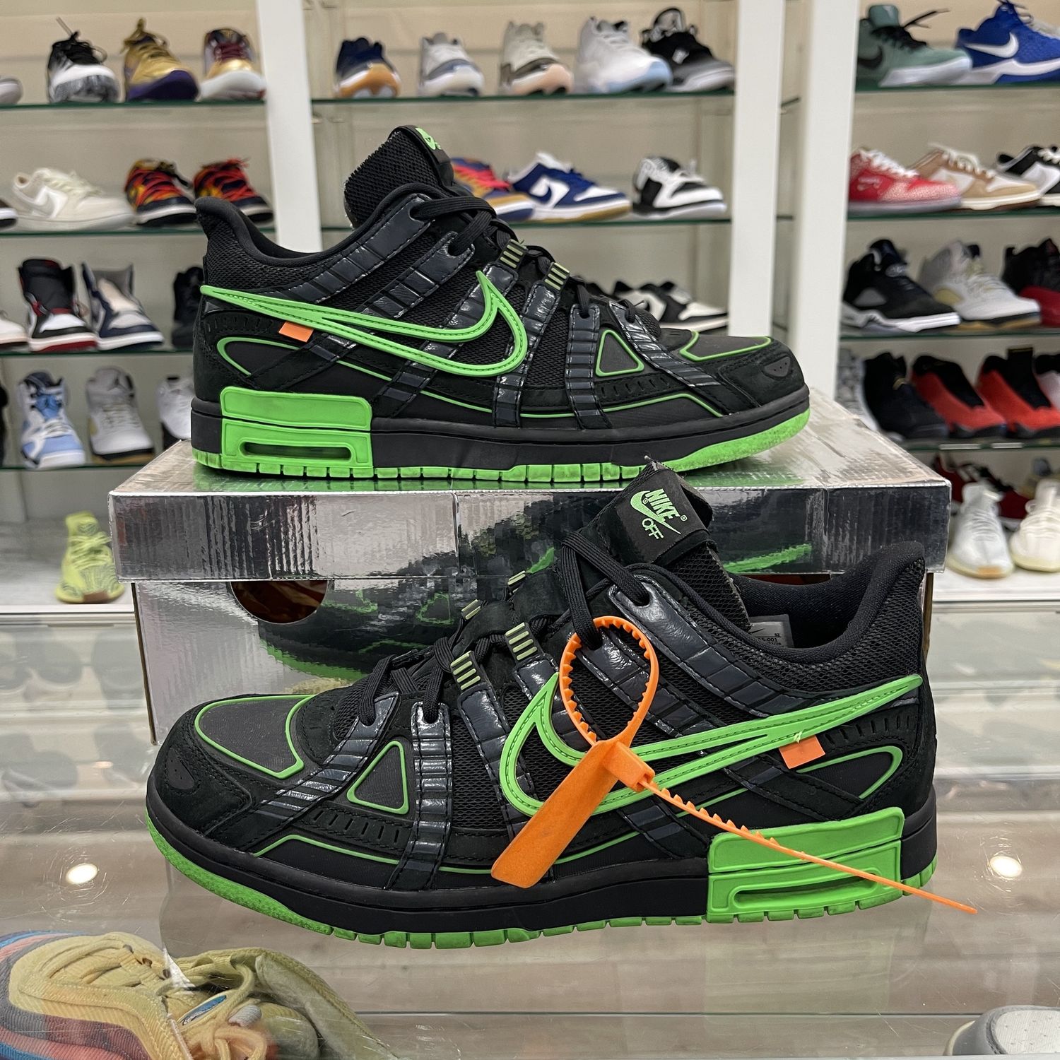 Nike Air Rubber Dunk Off-White Green Strike - Pre-Owned, Product Condition: Pre-Owned, Shoe Size: US M 12