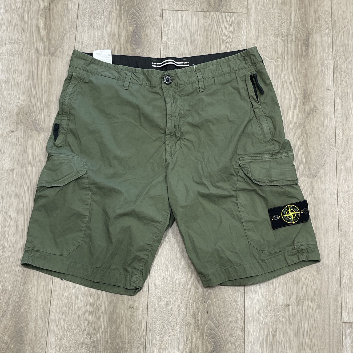 Stone Island cargo shorts Olive - Pre-Owned, Clothing Size: 34, Product Condition: Pre-Owned