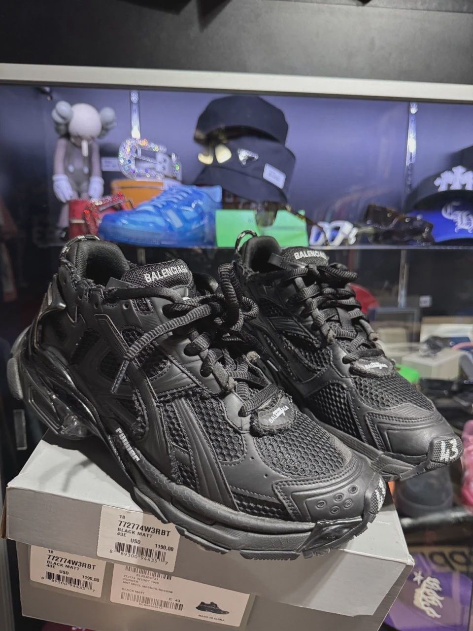 Balenciaga black runner • Pre-Owned [1192]