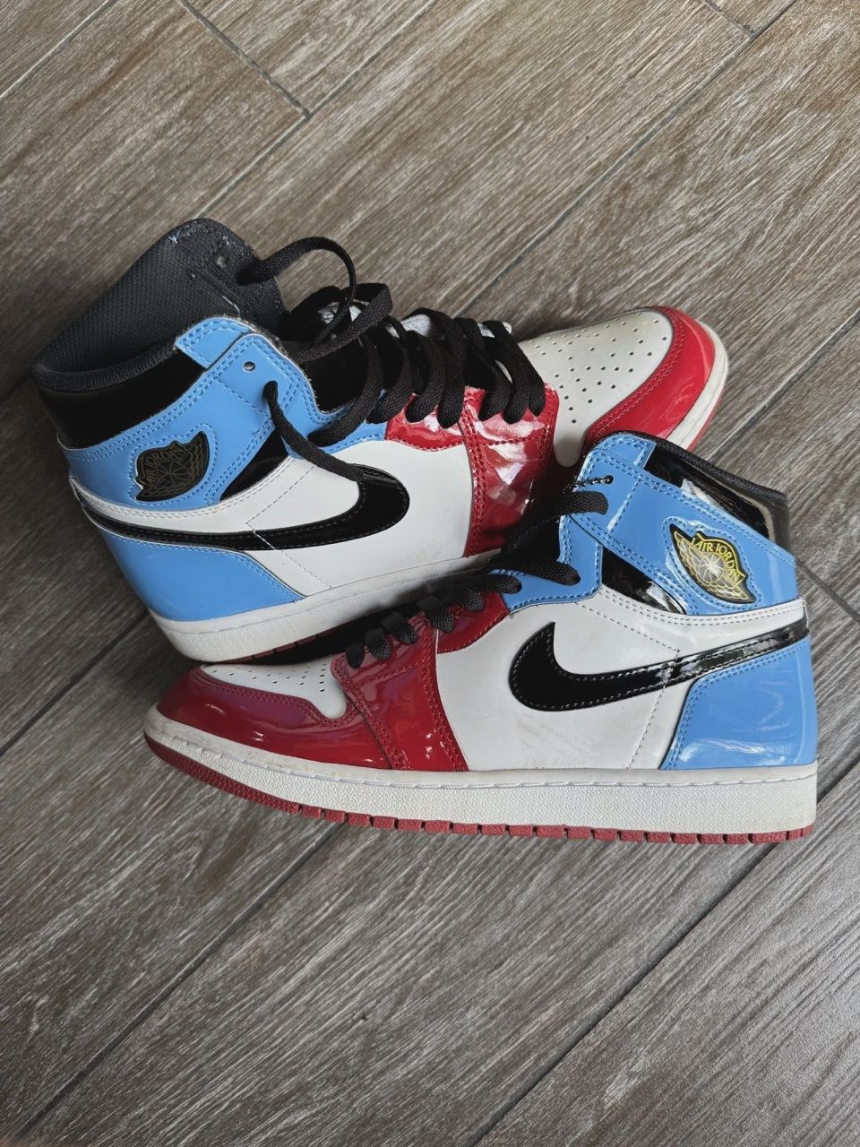 Air Jordan 1 Retro High Fearless UNC Chicago • Pre-Owned [9754]