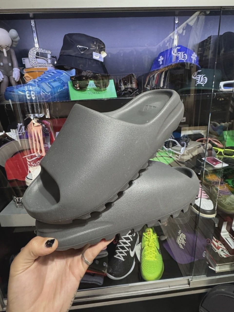 adidas Yeezy Slide Dark Onyx • Pre-Owned [4725]