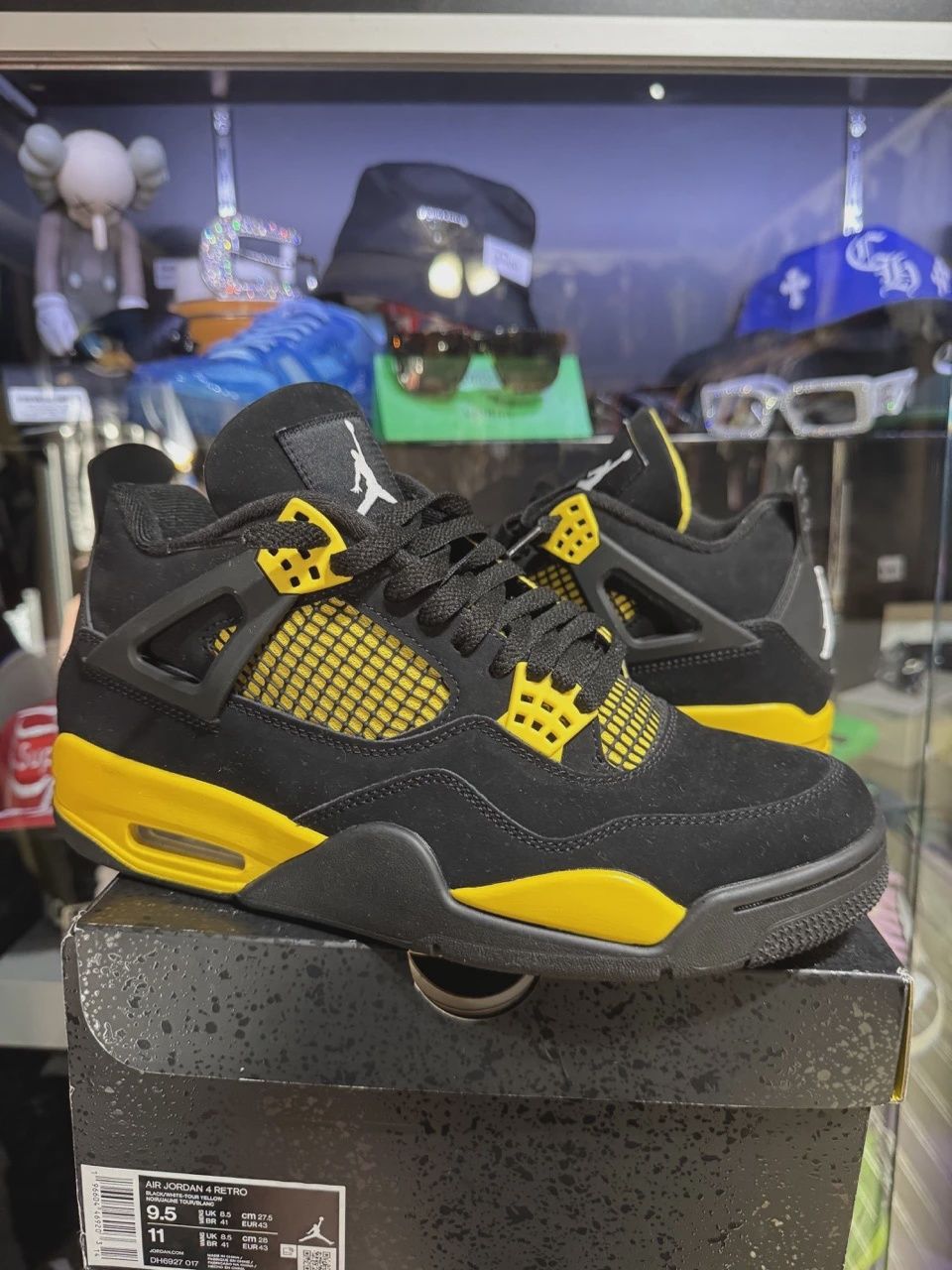 Air Jordan 4 Retro Thunder (2023) • Pre-Owned [3108]