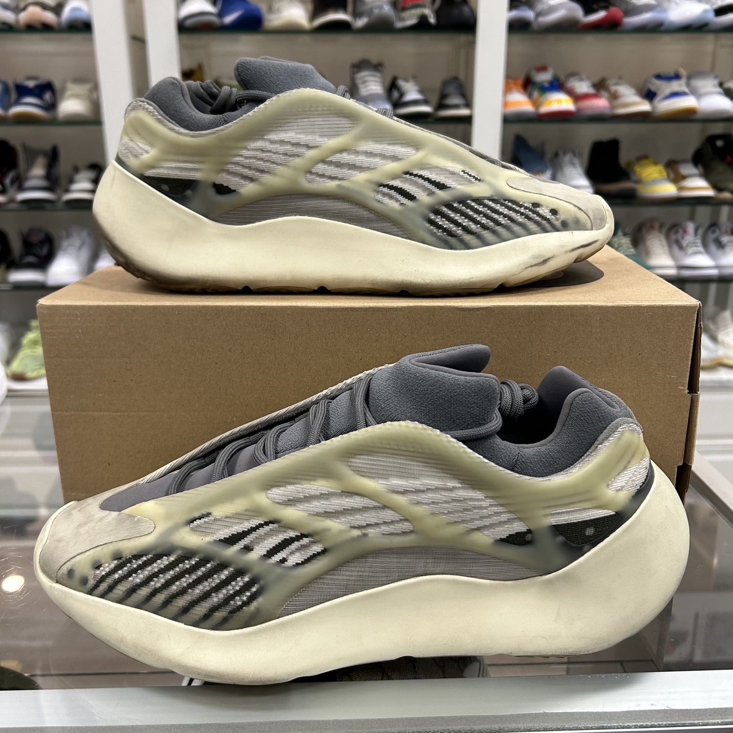 adidas Yeezy 700 V3 Fade Salt - Pre-Owned, Product Condition: Pre-Owned, Shoe Size: US M 13