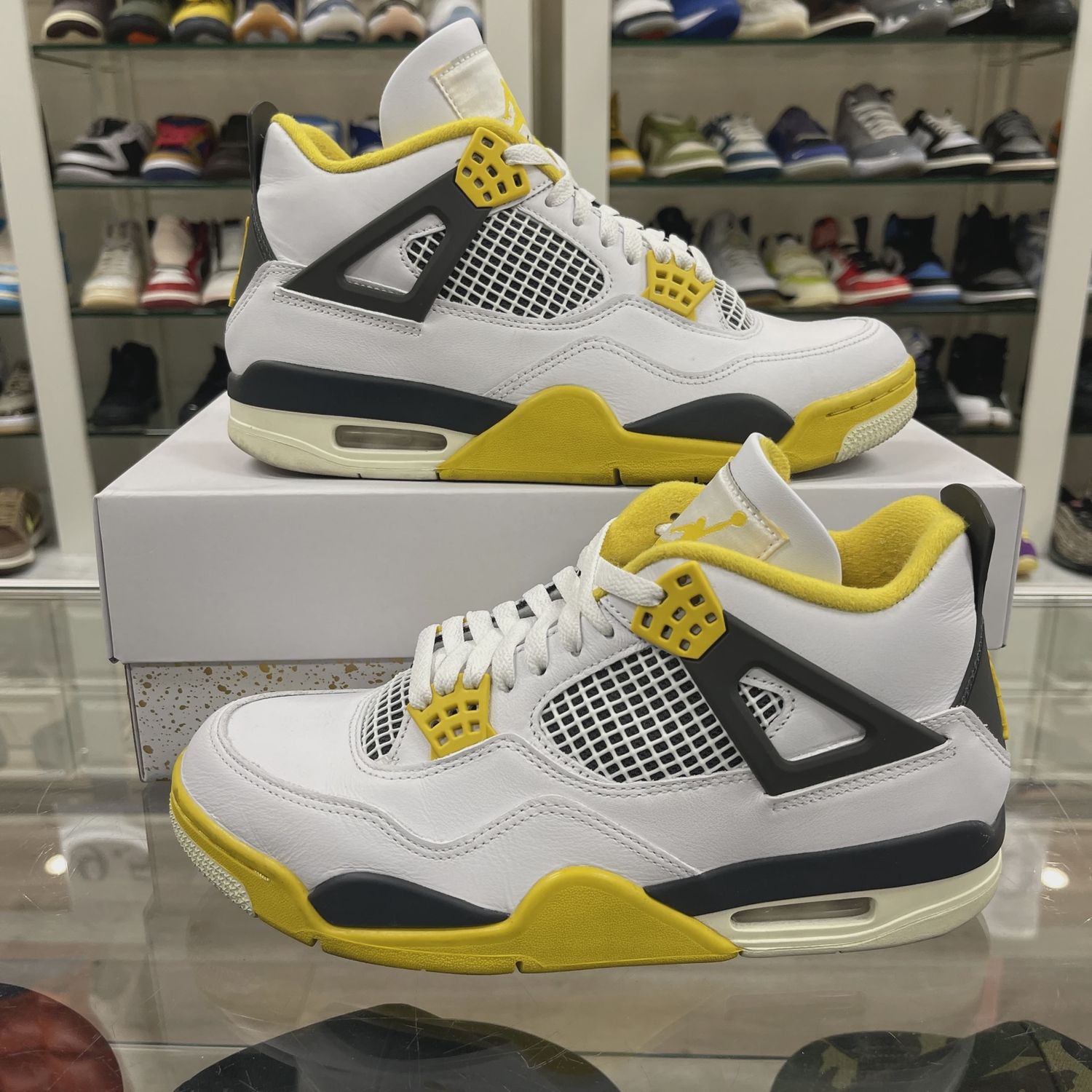 Air Jordan 4 Retro Vivid Sulfur (W) • Pre-Owned [3354]
