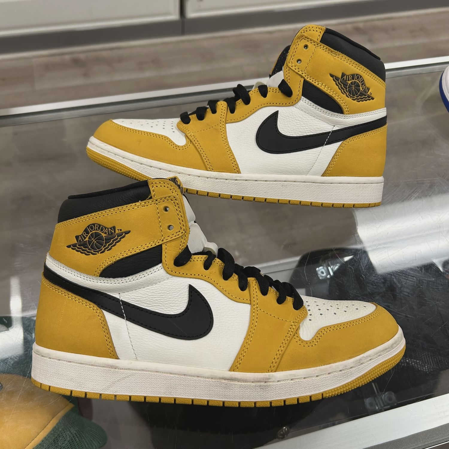Air Jordan 1 Retro High Original Yellow Ochre • Pre-Owned [6155]