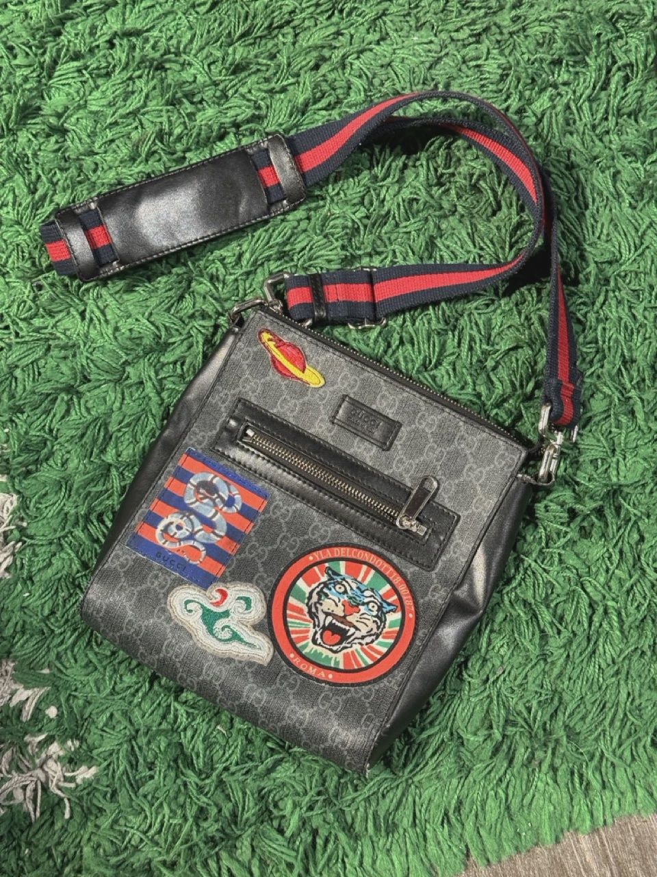 Gucci Crossbody Bag gg Patchwork Supreme Courier small • Pre-Owned [2758]