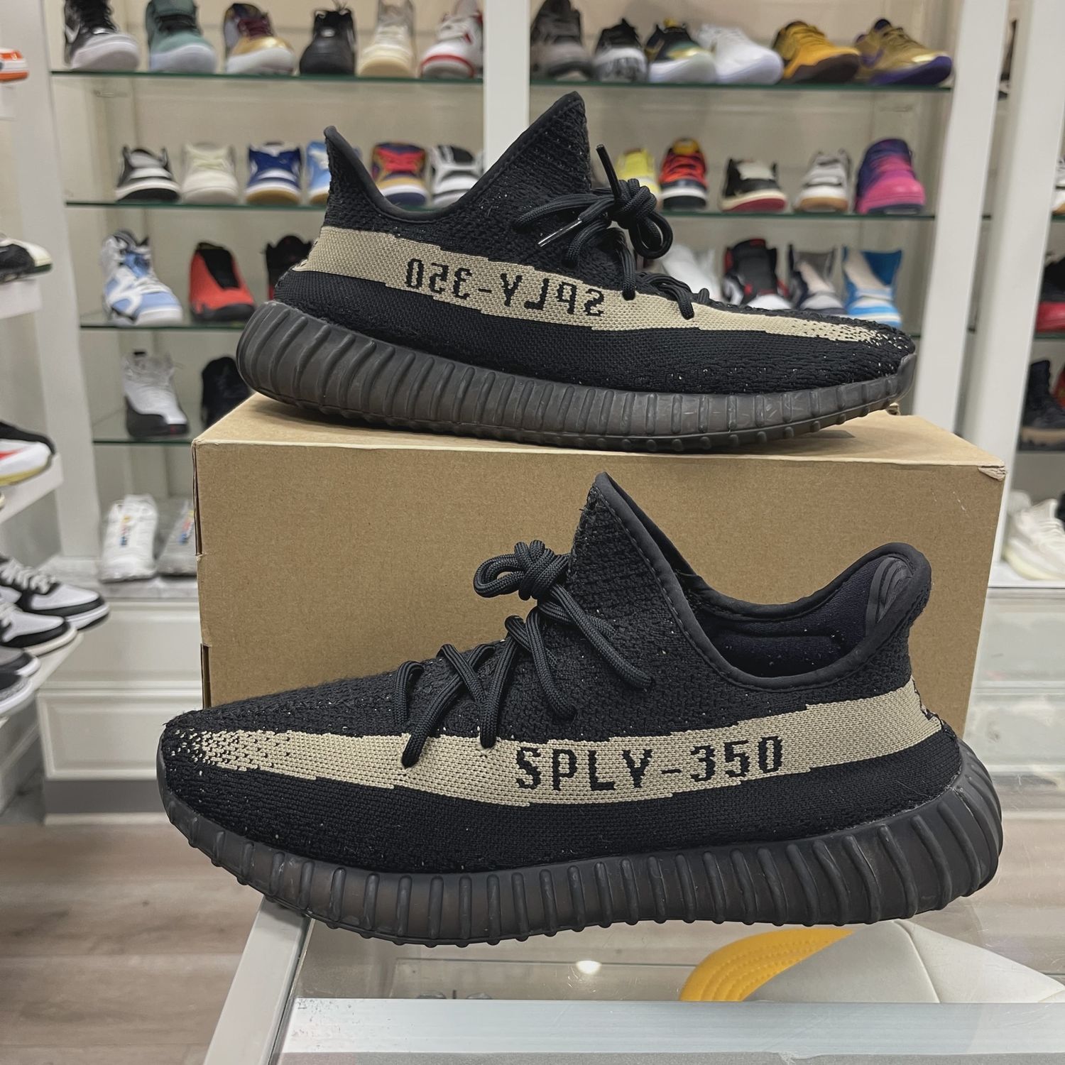 adidas Yeezy Boost 350 V2 Core Black Green • Pre-Owned [2566]