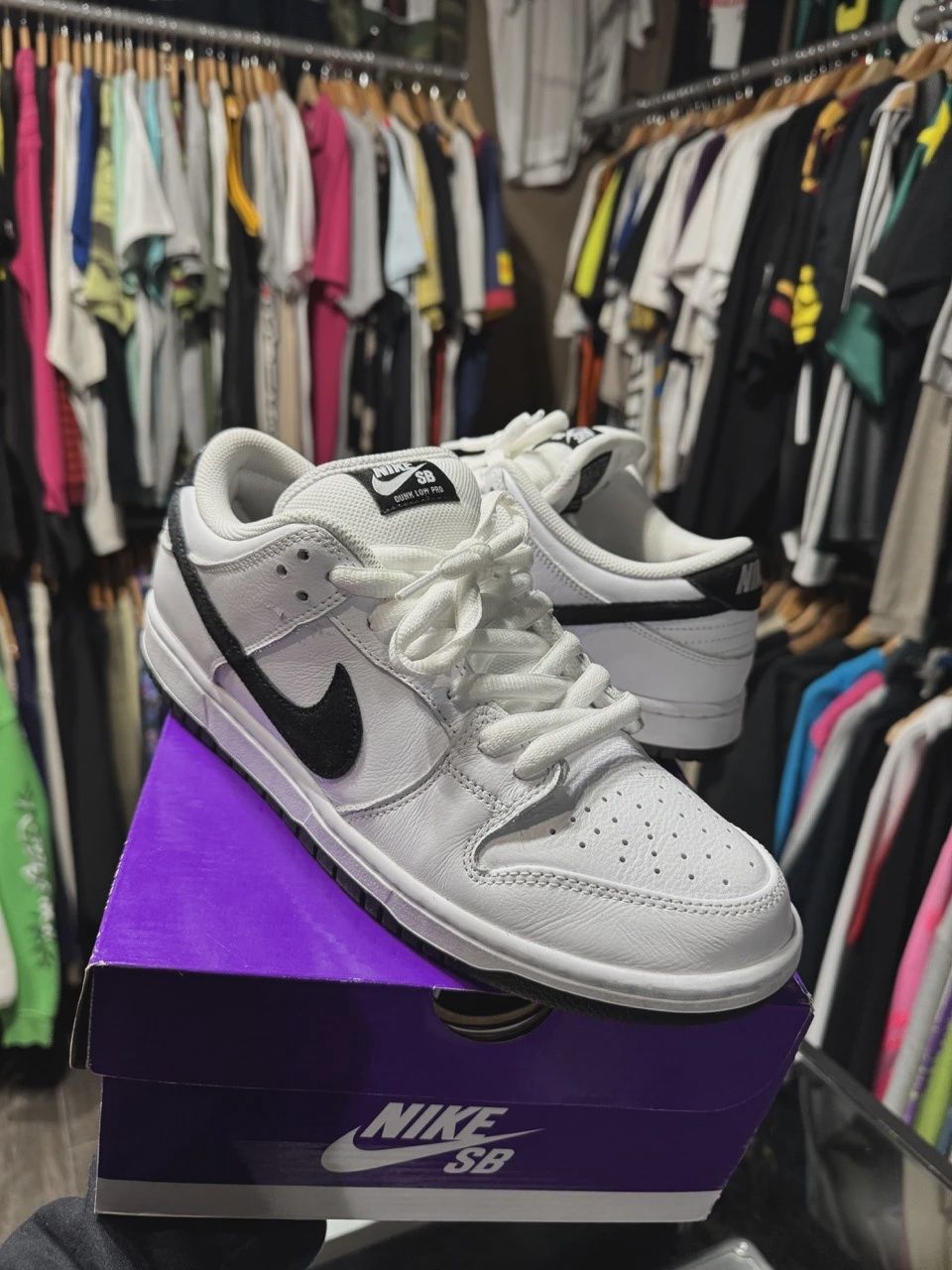 Nike SB Dunk Low White Black • Pre-Owned [9365]
