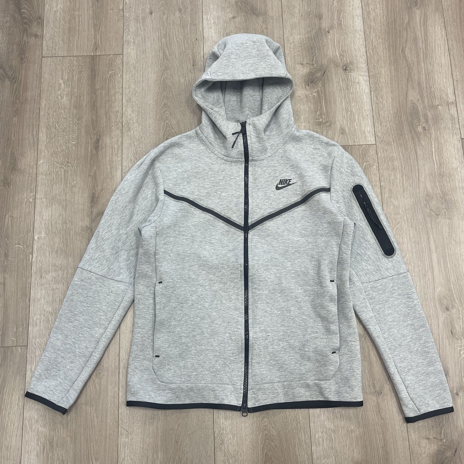 Nike Sportswear Tech Fleece Windrunner Grey - Pre-Owned, Clothing Size: M, Product Condition: Pre-Owned