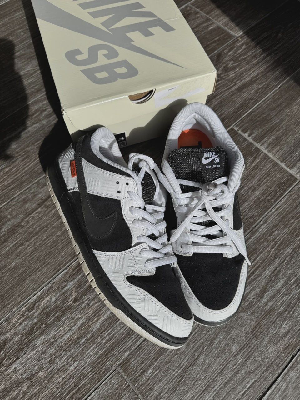 Nike SB Dunk Low TIGHTBOOTH • Pre-Owned [6761]