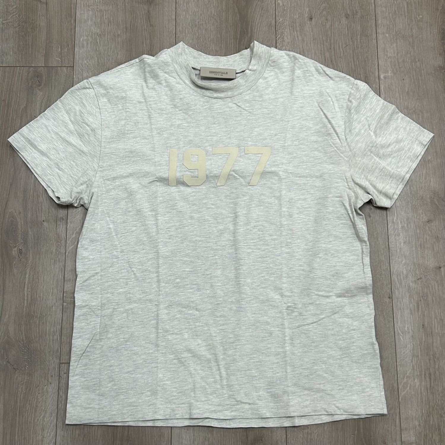 Essentials 1977 Grey and Cream Tee - Pre-Owned, Clothing Size: S, Product Condition: Pre-Owned