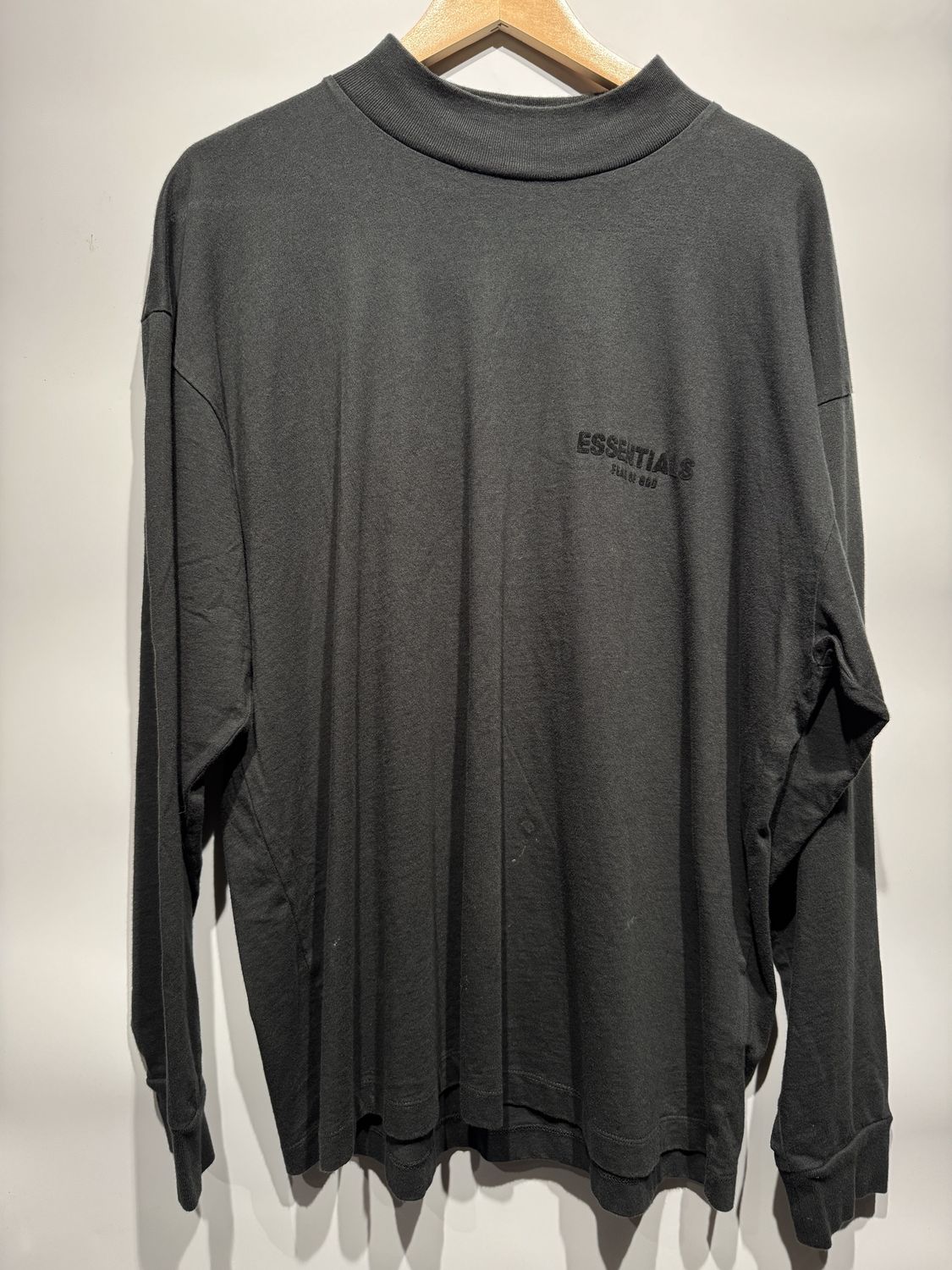Fear of God Essentials Classic Fit L/S T-shirt / M - Pre Owned [3348], Clothing Size: M, Product Condition: Pre-Owned