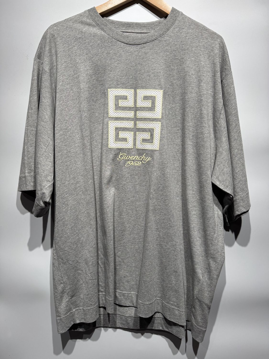 Givenchy 4G  Embroidered Crewneck Tee Grey / L - Pre Owned [9989], Clothing Size: L, Product Condition: Pre-Owned