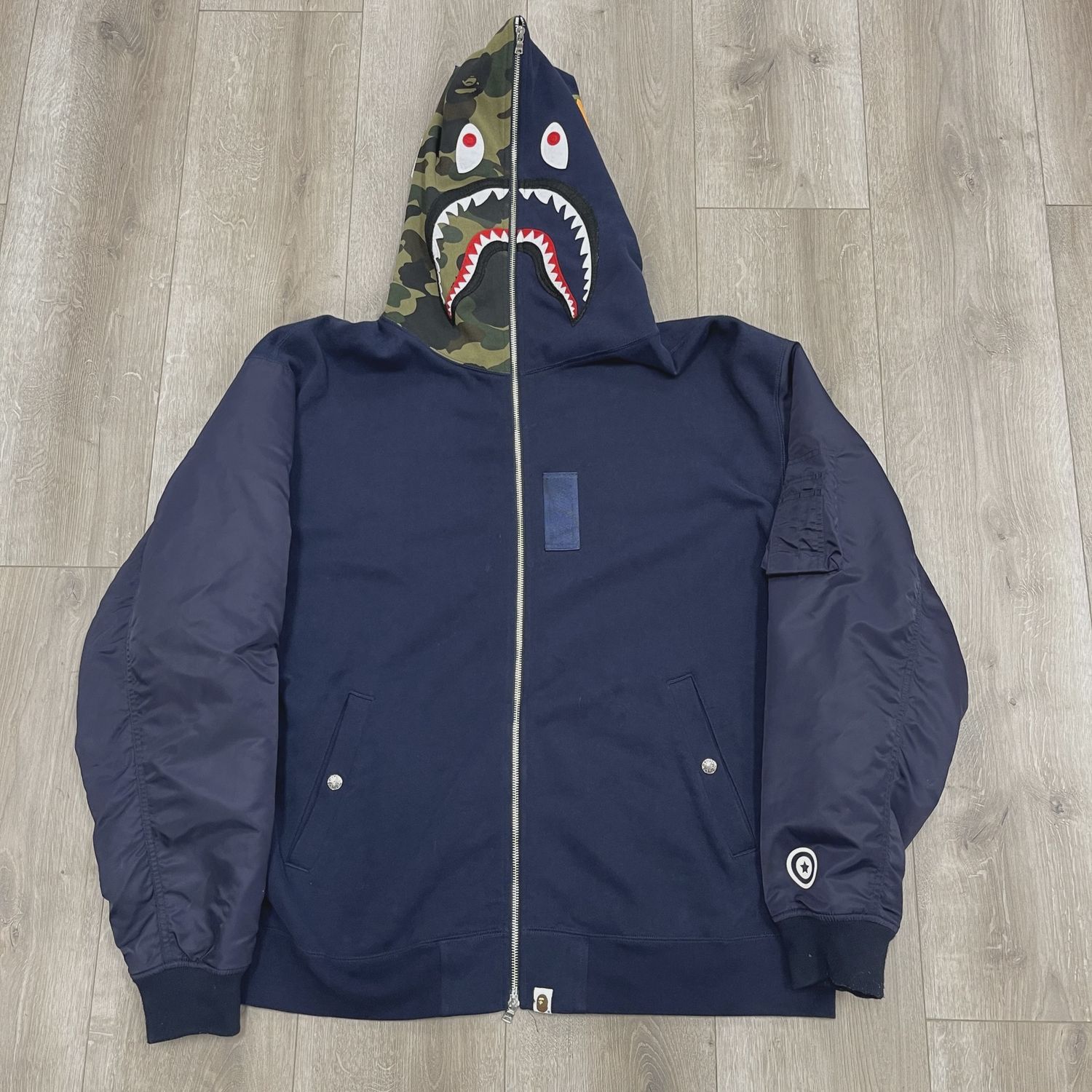 Bape navy zip up • Pre-Owned [1366]