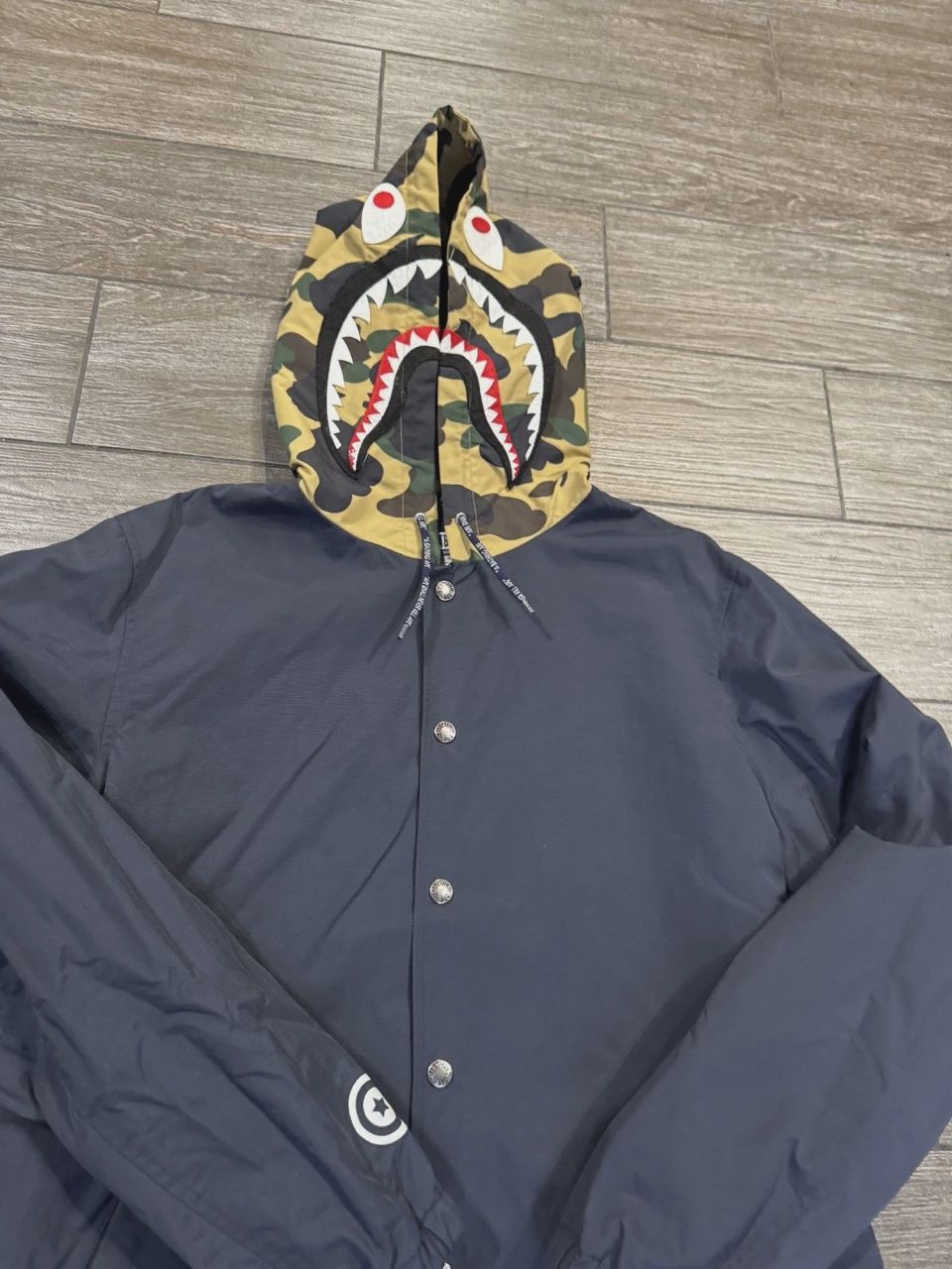 Bape Shark Windbreaker Hoodie size Medium • Pre-Owned [8399]