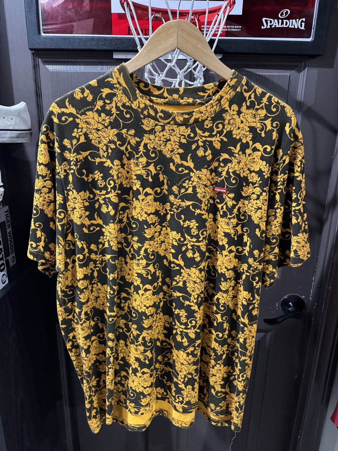 Supreme Small Box Tee Black Floral T Shirt / L - Pre Owned [3598], Clothing Size: L, Product Condition: Pre- Owned