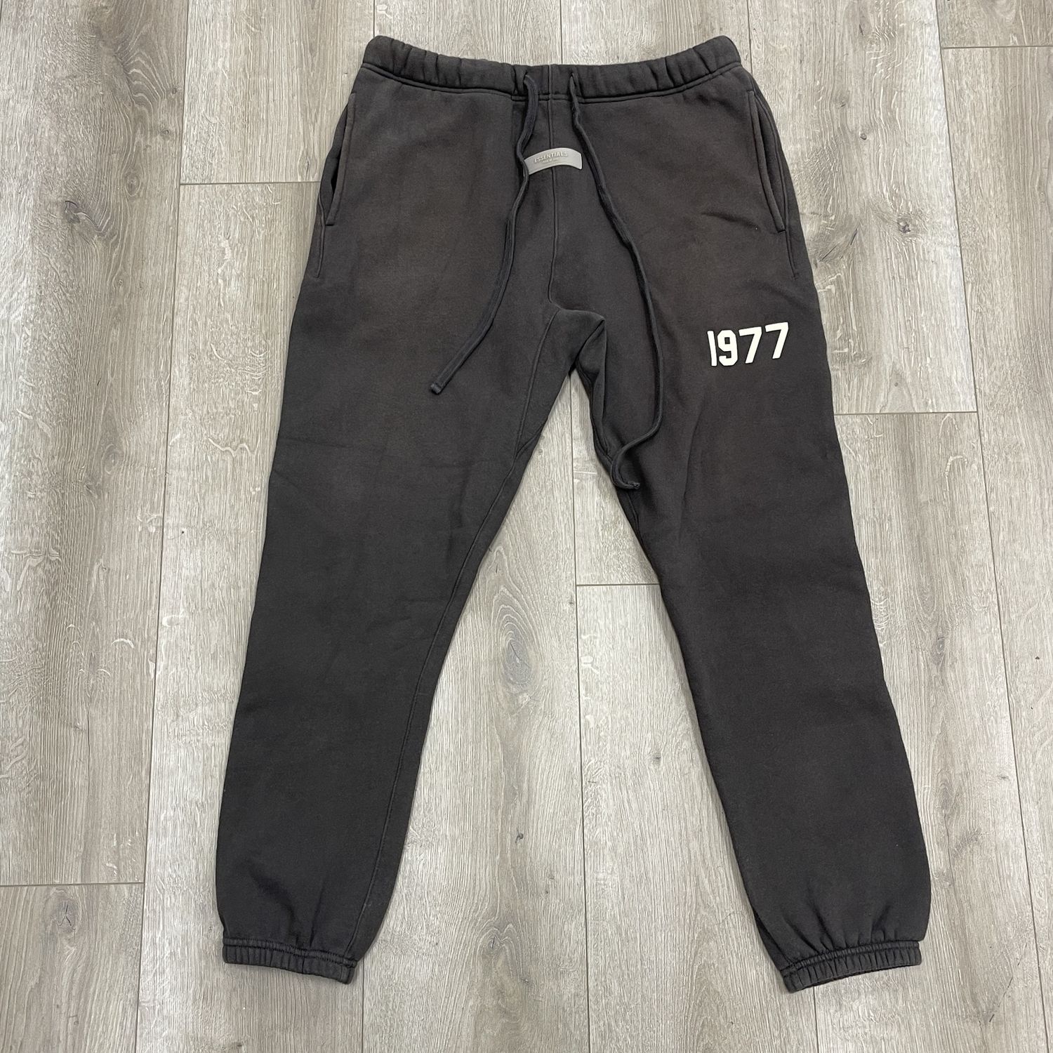 Fear of God Essentials Essentials Sweatpants 1977 Iron - Pre-Owned, Clothing Size: M, Product Condition: Pre-Owned