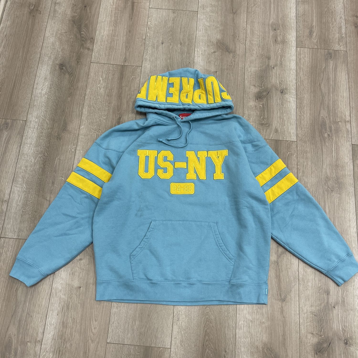 Supreme US-NY UCLA Hoodie - Pre-Owned, Clothing Size: L, Product Condition: Pre-Owned