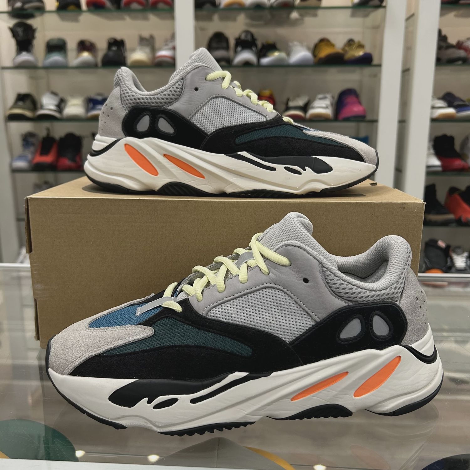 adidas Yeezy Boost 700 Wave Runner • Pre-Owned [4725]