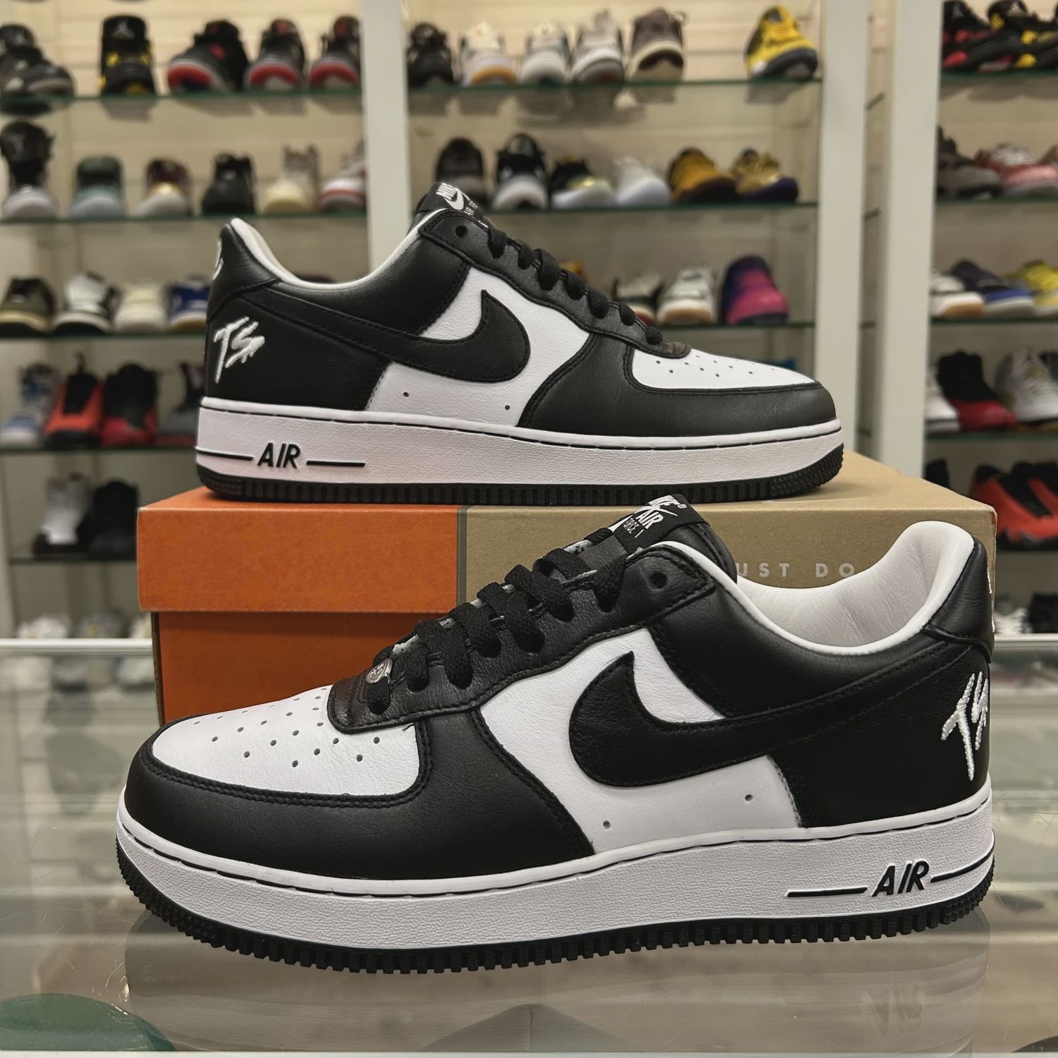 Nike Air Force 1 Low QS Terror Squad Blackout • Pre-Owned [8163]