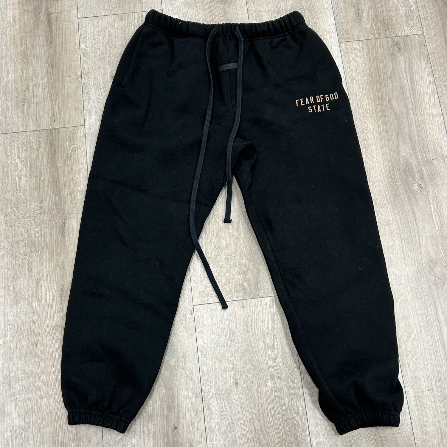 Fear of God Essentials Sweatpants Black / Gold - Pre-Owned, Clothing Size: S, Product Condition: Pre-Owned