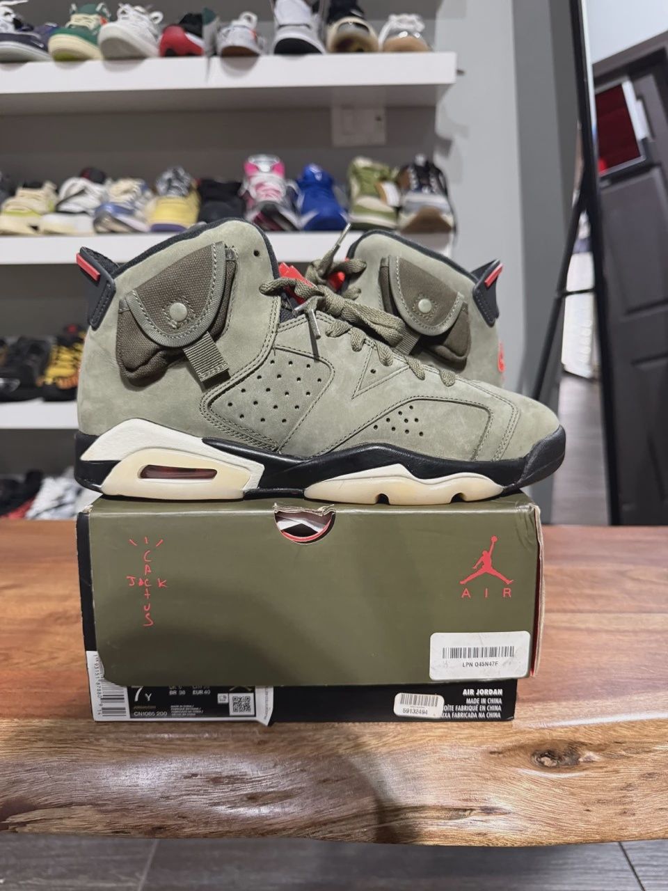 Air Jordan 6 Retro Travis Scott (Grade School) • Pre-Owned [6975]