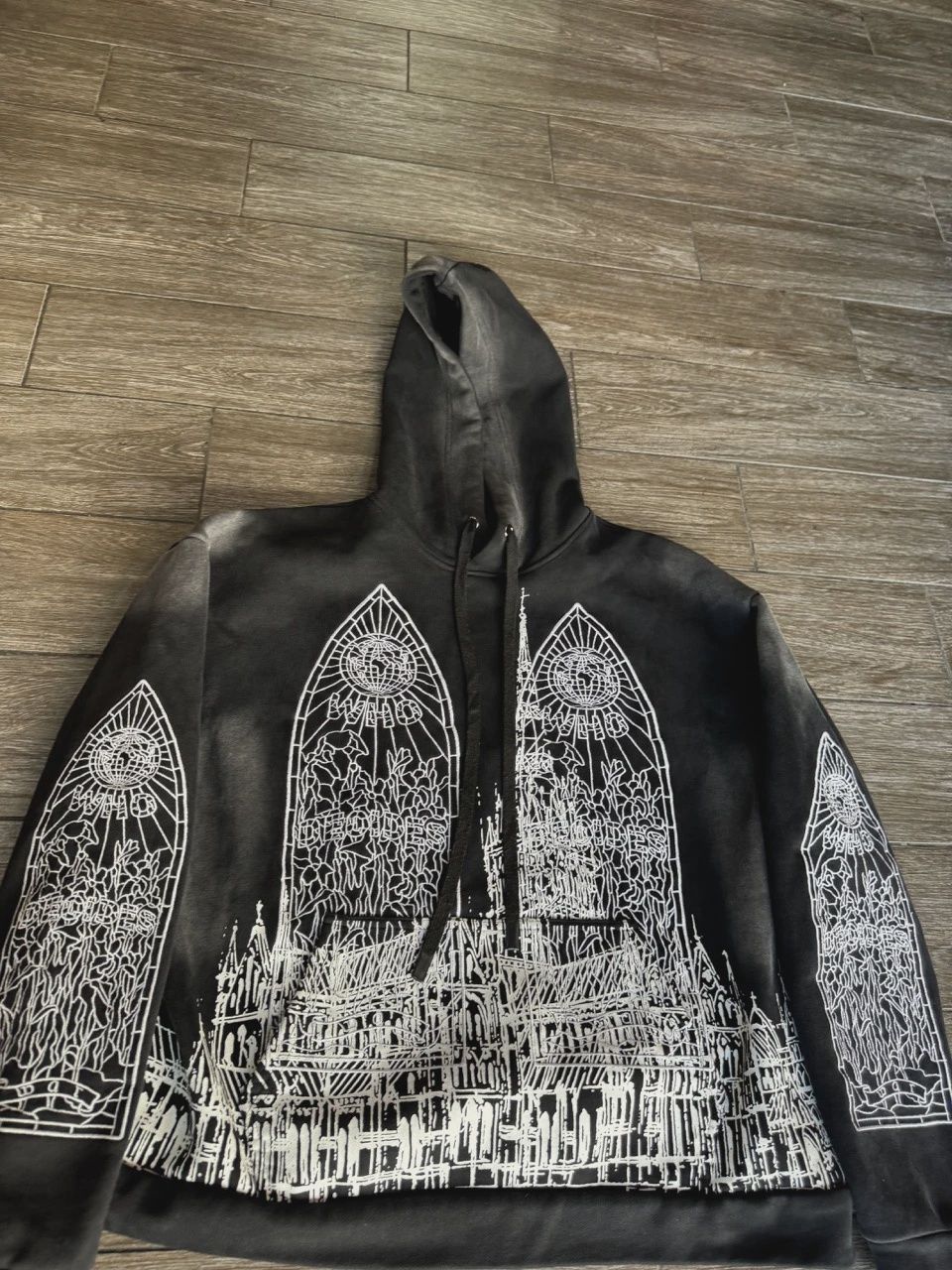 Who Decides War Hoodie size Medium • Pre-Owned [7023]
