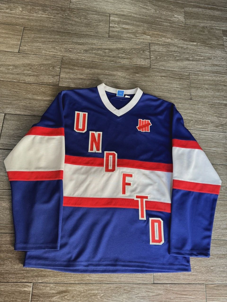 Undefeated Jersey size Large • Pre-Owned [4779]