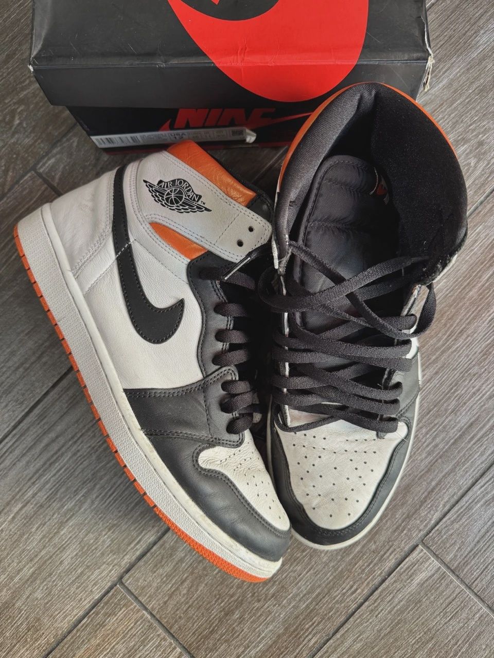 Air Jordan 1 Retro High Electro Orange • Pre-Owned [8792]