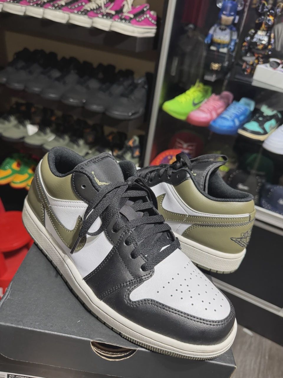Jordan 1 Low Black Toe Medium Olive • Pre-Owned [4417]