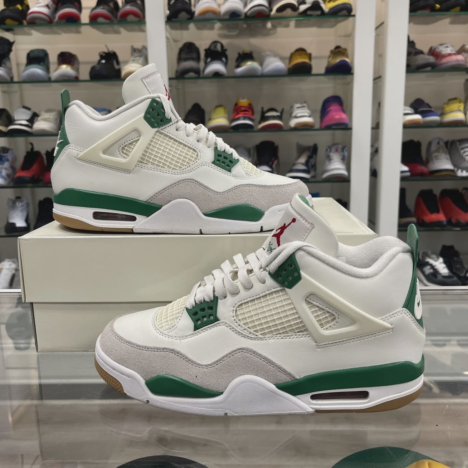Air Jordan 4 Retro SB Pine Green • Pre-Owned [9229]