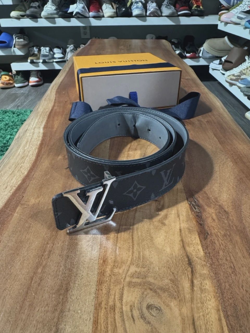 Louie Vuitton Black Belt • Pre-Owned [7752]