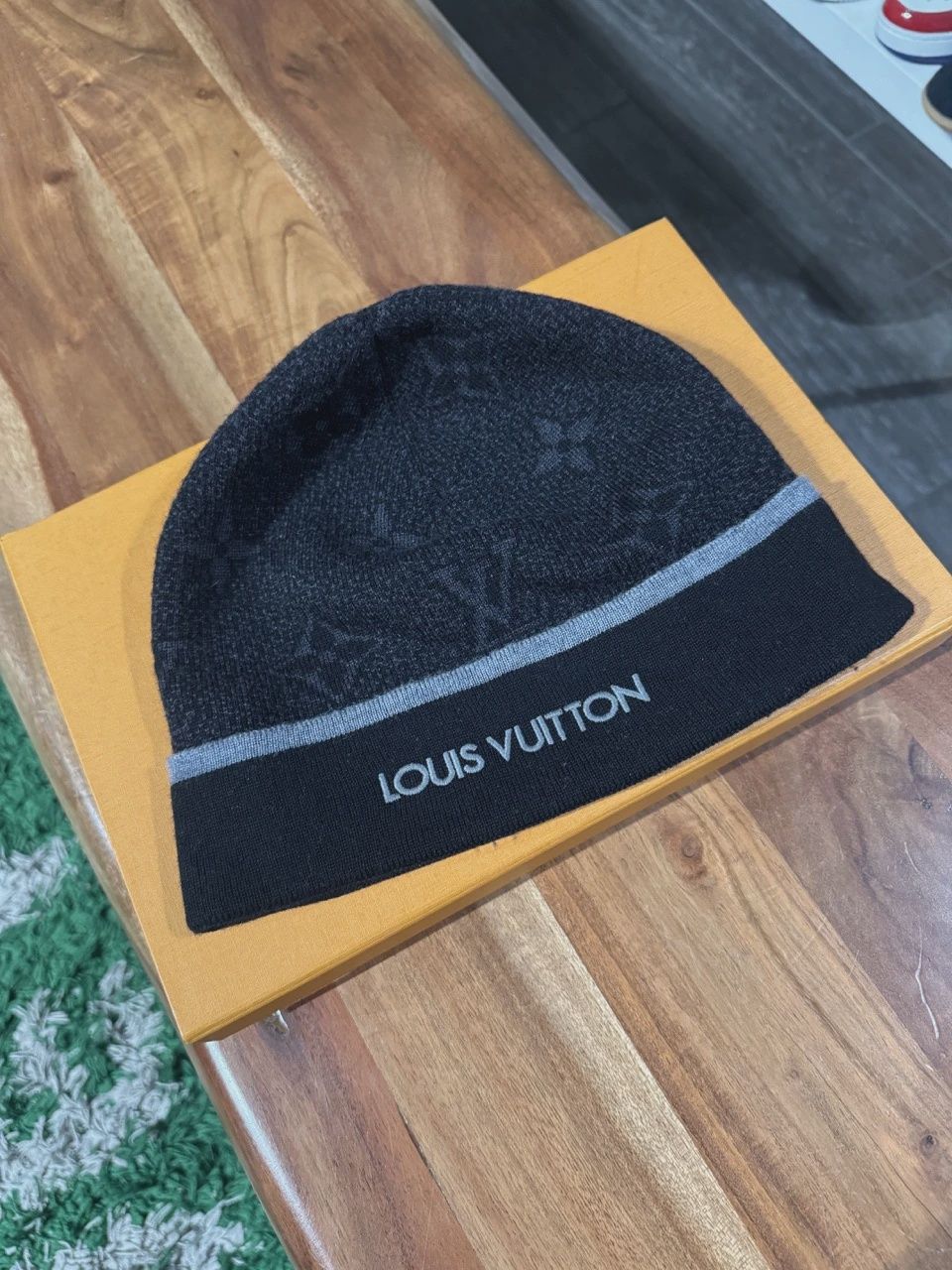 Louie Vuitton Black Beanie • Pre-Owned [2367]